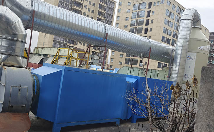 塑膠VOCS廢氣處理設備水噴淋塔+活性炭吸附器廢氣處理工程案例